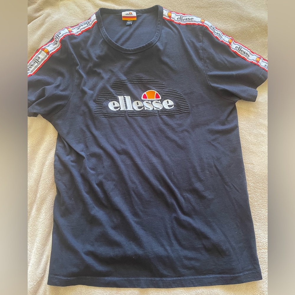 Black ellesse shirt - size L